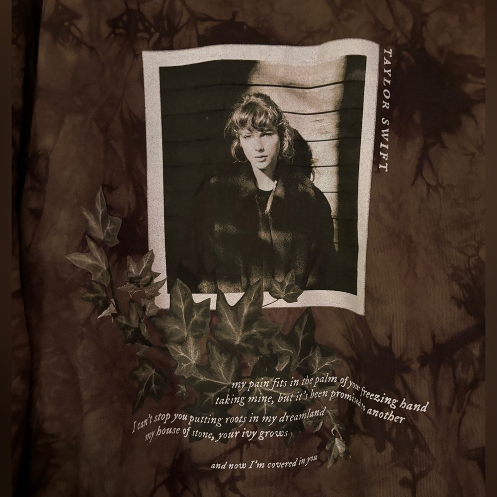 *Rare* Taylor Swift Evermore “Ivy” crewneck